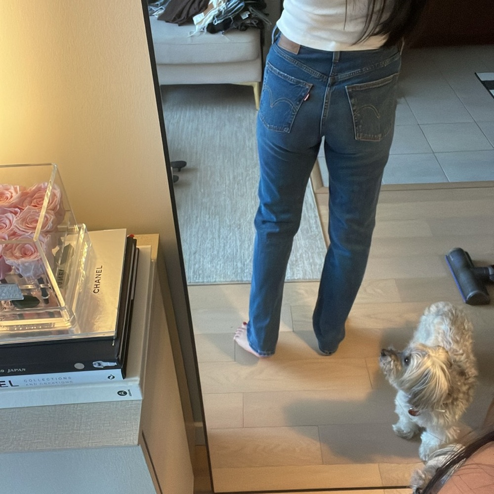 Levi's Women's Straight Leg Jeans in Medium Blue Wash - Picture 2 of 7